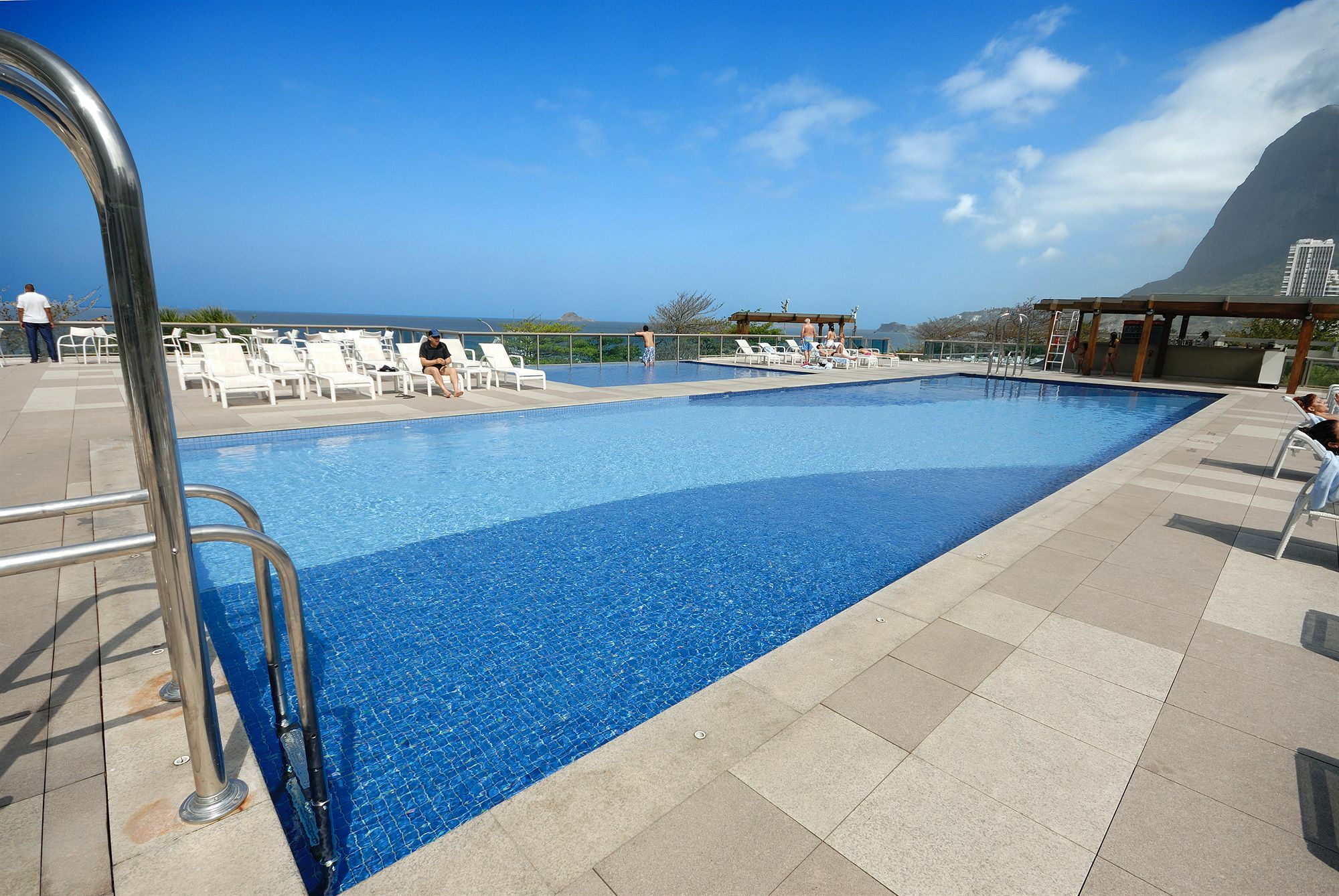 Pullman Rio De Janeiro Sao Conrado Hotel Buitenkant foto Rooftop pool at the hotel